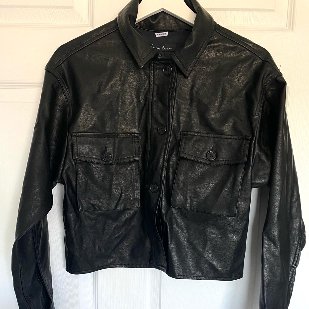 🎲FAUX LEATHER JACKET CROP TOP